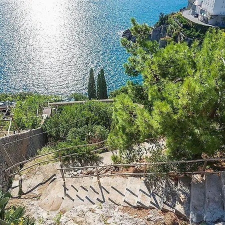Sleeps 8 Pool Air Con Wifi Maiori